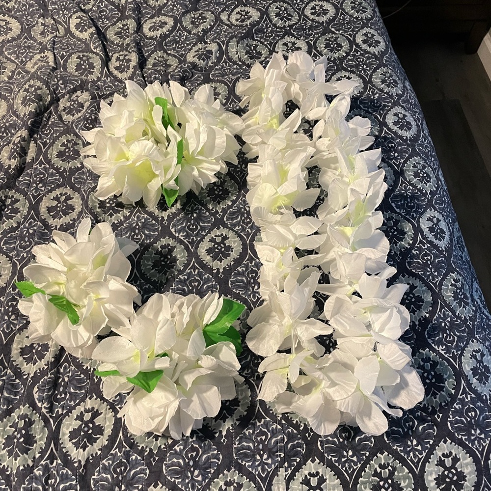 Hawaiian bride lei set